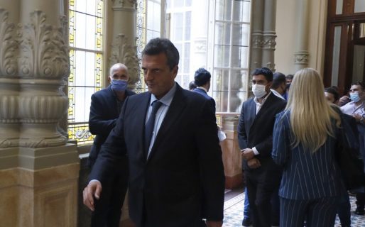 Guzmán demora el ajuste de Ganancias para sumar el aguinaldo y Massa lo amenaza con una ley urgente