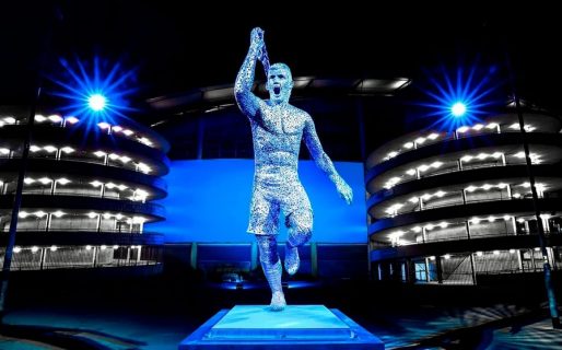 El Manchester City inauguró una estatua en reconocimiento al Kun Agüero