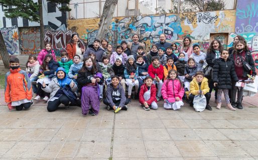 El intendente se cruzó con niños de una escuela y afirmó: «Es hermoso escucharlos y ver como aman la ciudad»