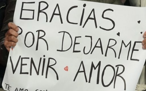Un hincha de River llevó un curioso cartel a la cancha y fue furor por quedar como «dominado»