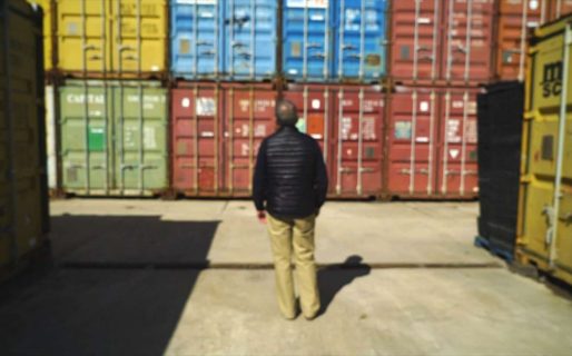 Se inspiró en un reality show y creó un éxito: alquila 400 containers para guardar objetos