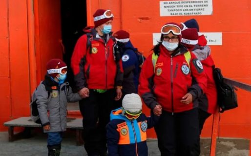 “Nos fuimos a la Antártida”: dejaron todo para enseñar en la escuela más austral del mundo
