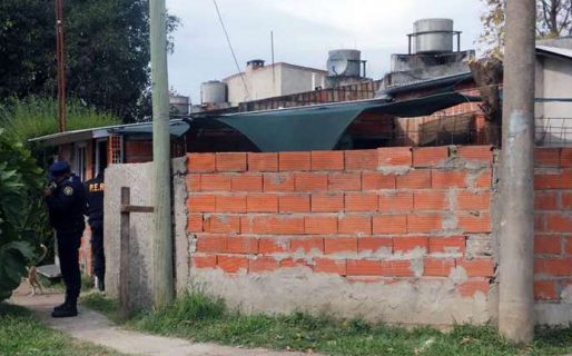 Golpes, quemaduras y sarna: un nene de 2 años llegó muerto al hospital y sospechan de los padres