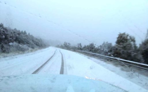 Continúan las nevadas y neblinas en la Comarca Andina y solicitan conducir con extrema precaución