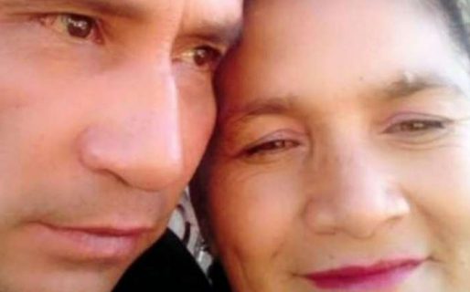 Esperó a que sus hijos fueran a la plaza, mató a su esposa a mazazos y escapó