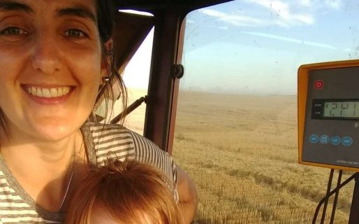 Eliana maneja tractores desde los 9 años y pone en marcha el campo familiar: “Solo hay que animarse”