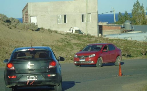 Vecinos se cansaron y señalizaron pozos con conos