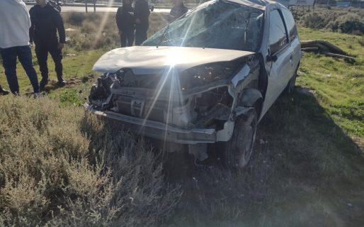 Vuelco en la rotonda de 3 y 26