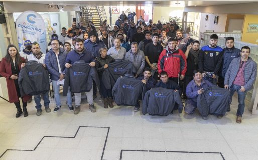 La Municipalidad entregó indumentaria de invierno al personal de las cuadrillas