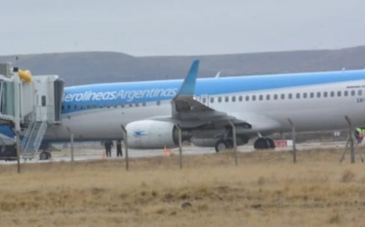 Manoseó a una azafata y se le rió en la cara: lo procesaron por abuso sexual