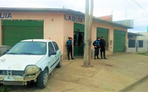 Allanan a gitanos que compraban autos con depósitos bancarios falsos para venderlos