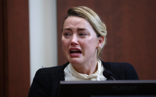 Entre lágrimas, Amber Heard relató cómo fue violada por Johnny Depp con una botella rota