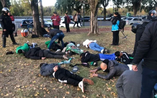 50 hinchas de Deportivo Cali fueron detenidos por llevar cerca de 20 cuchillos