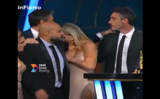 El descuido de Jesica Cirio en plena gala de los Martín Fierro