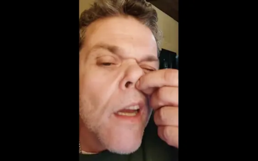 Alfredo Casero se arrancó un pelo de la nariz para demostrar que no toma cocaína