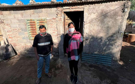 El albañil que conmovió tras el censo recibió ayuda y ya construye habitaciones para sus 5 hijos