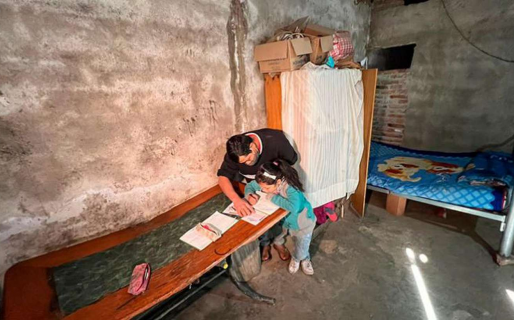 Fue a censarlo, se conmovió con la casa en la que vive con sus hijos y empezó una campaña solidaria