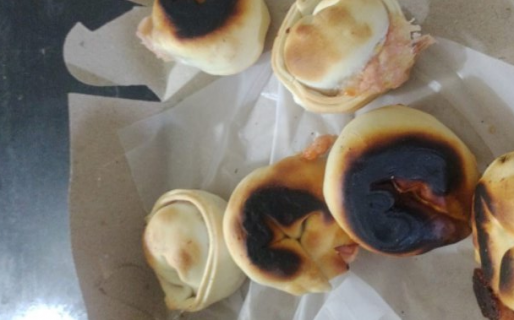 Pidió seis empanadas que nunca le llegaron por tres insólitos motivos