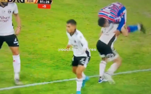 Copa Libertadores: le hizo una toma de lucha libre al rival y casi lo parte