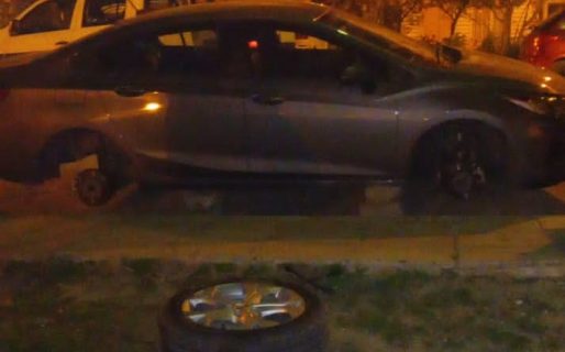 Lo sorprendieron intentando robarse las cubiertas de un vehículo