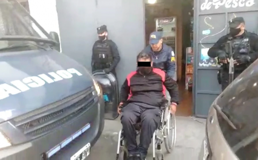 Encontró un pendrive en la mochila de su pareja, lo abrió y descubrió que violaba a su hija y lo filmaba