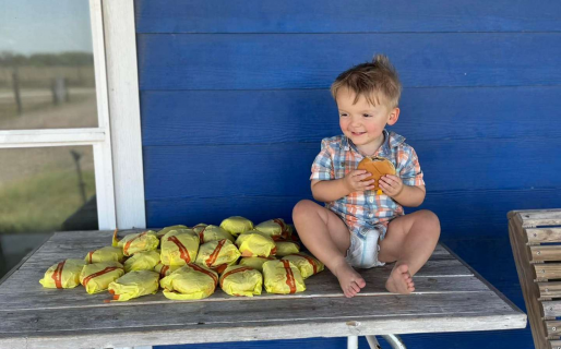 Un nene de dos años pidió 31 hamburguesas desde el celular de su mamá