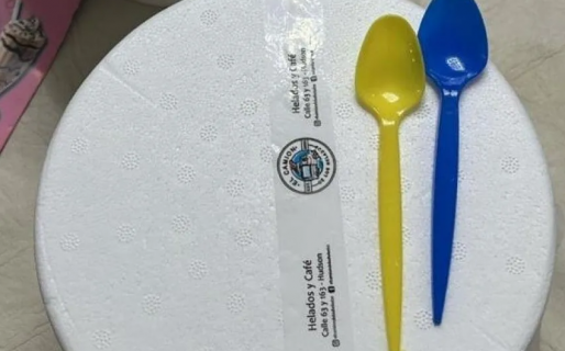 Una heladería cargó al 9 de Racing por la eliminación y su novia estalló de furia