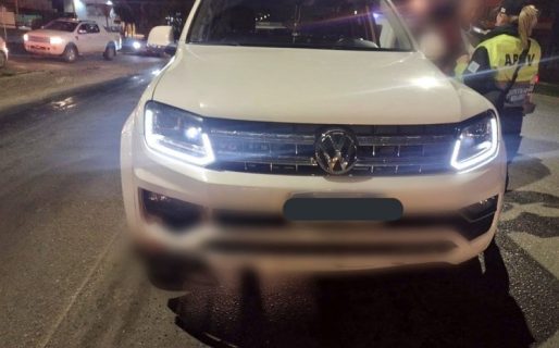 Embistió conos para evitar un control de alcoholemia pero lo atraparon