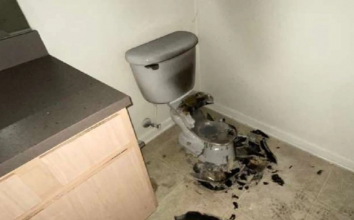 De todos los lugares donde podía caer, un rayo impactó en el inodoro de una casa