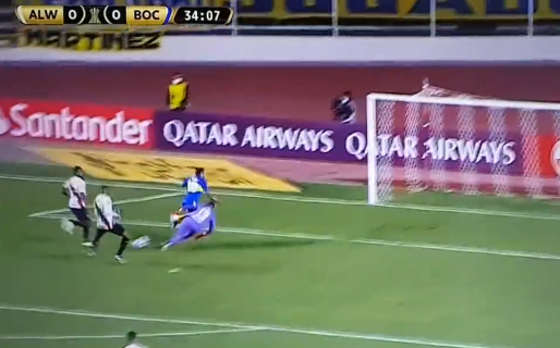 El insólito penal con el que Boca gana en Bolivia