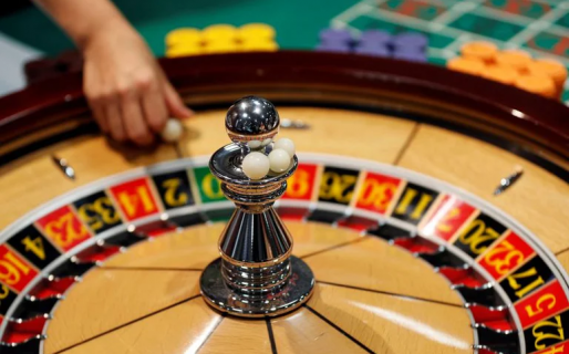 Robó millones en una catedral y lo atraparon mientras apostaba en un casino