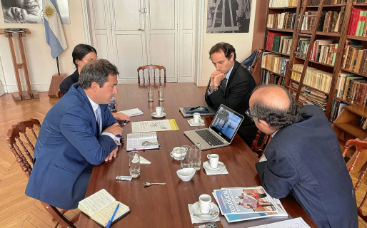 Luque continúa con las reuniones en Paris sobre desarrollo