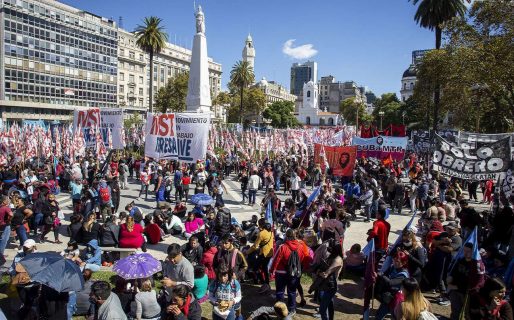Salarios informales en caída: Los datos que explican el descontento en las calles