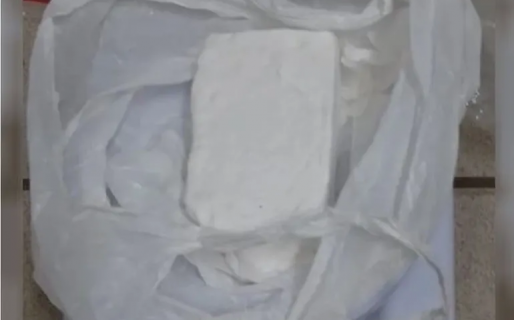 Detuvieron a un hombre que viajaba con mil dosis de cocaína