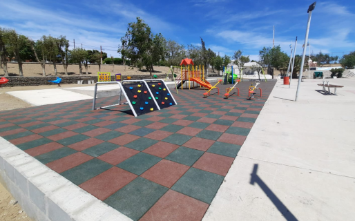 Les apuntaron con un revólver a las familias que disfrutaban el día en la plaza