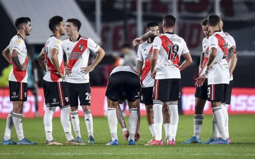 River y Estudiantes, afuera de la Copa