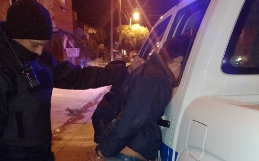 Le robaron el celular, el ladrón la escuchó llorar y fue a abrazarla