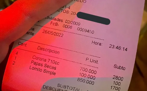 Le cobraron casi 5 mil pesos por una cena, publicó el ticket y se quejó por todo lo que consumió