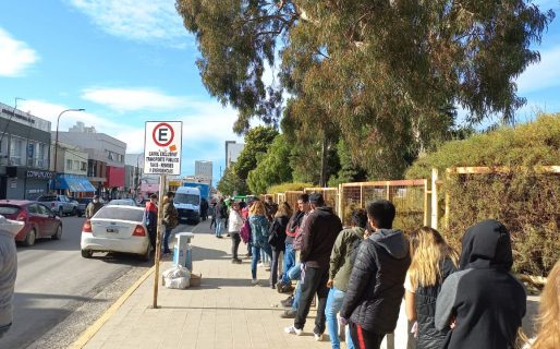 Las filas en el tráiler de ANSeS reflejaron diversas necesidades