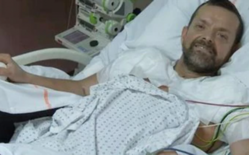 Recibió un trasplante doble de brazos y finalmente pudo abrazar a su familia