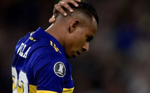 Se filtraron chats que complican cada vez más a Sebastián Villa