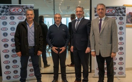 Tras la firma de Arcioni con autoridades de la ACTC, el Turismo Carretera vuelve a Chubut