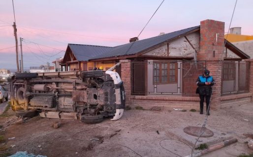 Vecino dejó la canilla abierta y la escarcha provocó un vuelco