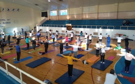 Gran encuentro municipal para celebrar el Día Internacional del Yoga