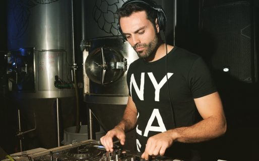 Un emblemático DJ se retiró de la noche comodorense tras 15 años de actividad
