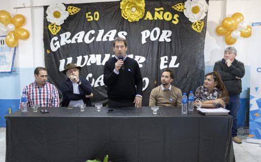 Luque encabezó el acto por los 50 años de la Vecinal La Floresta