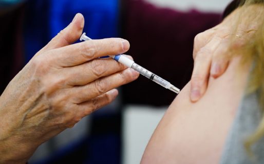 BioNTech y Pfizer comenzarán a probar una vacuna universal contra el coronavirus