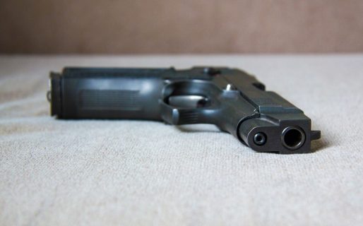 Un nene mató de un balazo a una beba de un año tras sacarle el arma a su padre