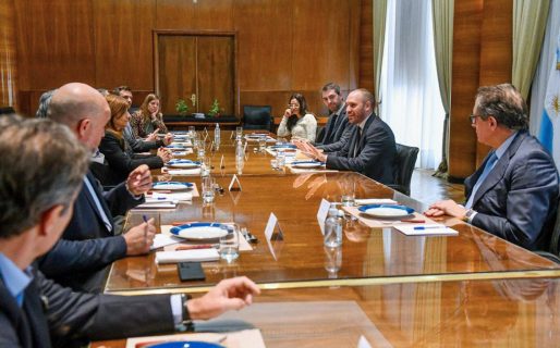 El Gobierno apura medidas para limitar la salida de dólares por importaciones