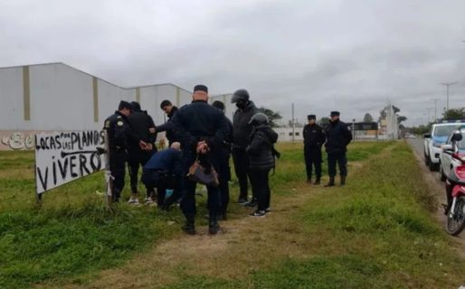 Tenía orden de restricción, se metió en la casa de su ex por la ventana y la apuñaló 15 veces